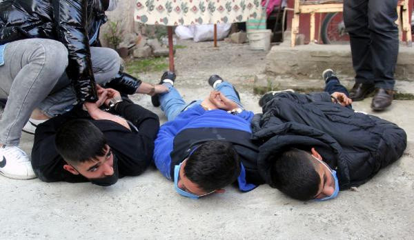 Polisin nefes kesen operasyonla yakaladığı zanlılar, tüfeği 'maç olduğunda sıkıyorduk' dedi - Resim: 1