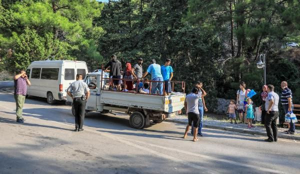 Antalya'da mesire alanı girişinde 2 kilometrelik piknik kuyruğu - Resim: 1