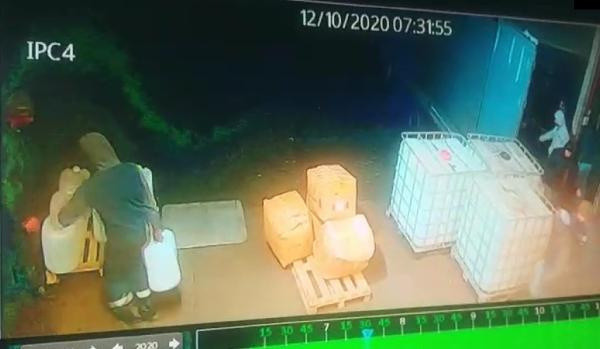 Bursa'daki sahte içki faciası! Gözaltına alınmadan önce 1 ton sahte alkol siparişi vermiş - Resim: 0