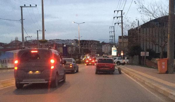 Tekerleği dışarıda ilerleyen otomobil şaşkınlık yarattı! - Resim: 4