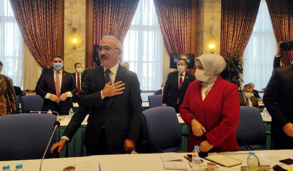 Lütfi Elvan, Plan ve Bütçe Komisyonu'na veda etti: Hakkınızı helal edin - Resim: 1