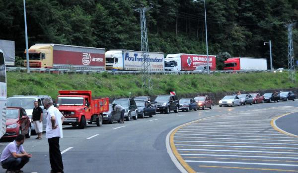 Türk erkeklerine büyük tuzak! Donlarına kadar soyuyorlar - Resim: 3