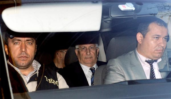 Çevik Bir tutuklandı - Resim: 4