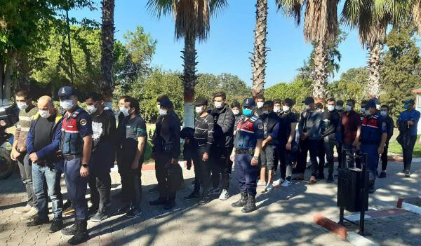 Antalya'da sazlıklar arasında saklanan 28 kaçak göçmen yakalandı - Resim: 1
