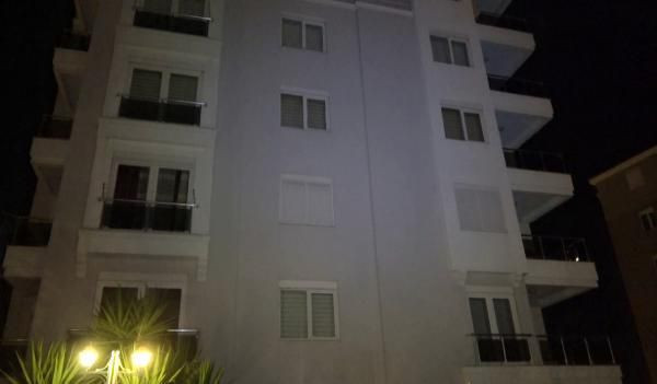 Balkonda dayağa tepki gösteren komşularına; ‘Hayırdır, size ne? Benim karım’ dedi - Resim: 1