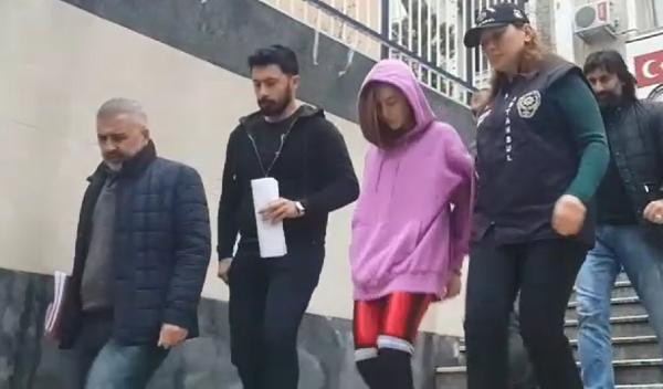 4 dil bilen üniversite mezunu kızın akıl almaz soygunu - Resim: 1