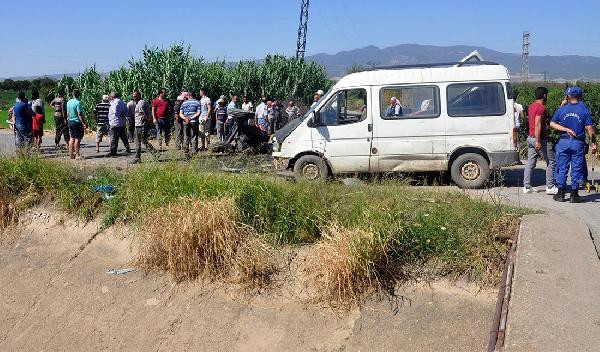 Tarım işçilerini taşıyan iki araç çarpıştı: Çok sayıda yaralı var! - Resim: 1