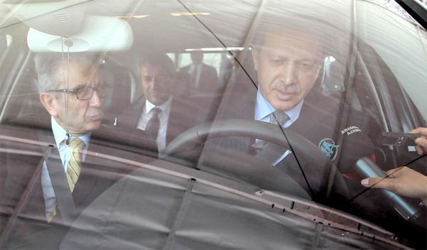 Erdoğan direksiyon koltuğunda - Resim: 2