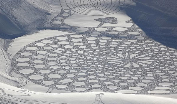 Bastığı yerden bunlar çıkıyor! - Resim: 2