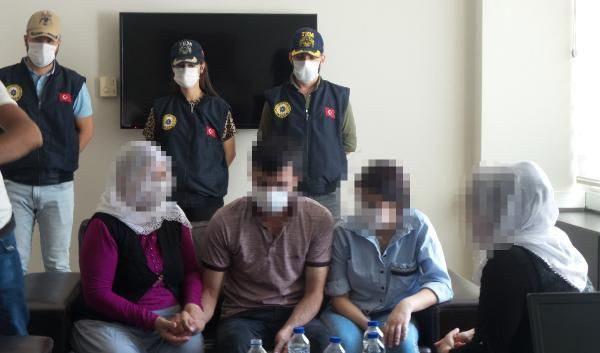 İkna sonrası teslim olan PKK'lı ailesiyle buluşturuldu - Resim: 1
