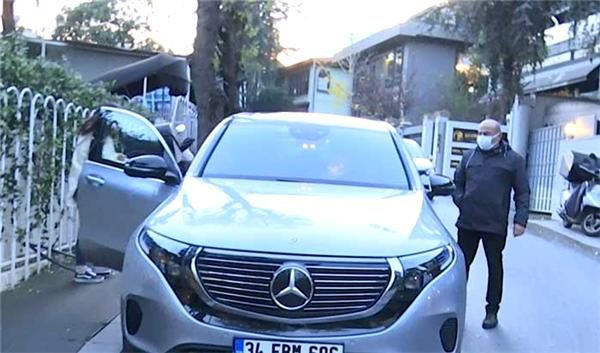 Asli Enver'in lüks aracının fiyatı dudak uçuklatıyor! - Resim: 1