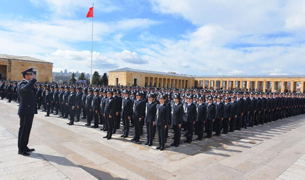 Süleyman Soylu ve polisler, Anıtkabir'de! Bakın deftere ne yazdı? - Resim: 0