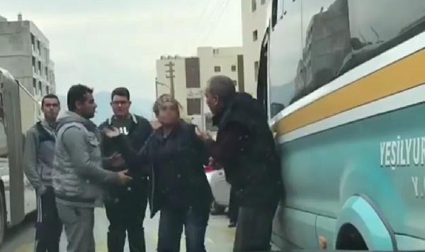Minibüsçüyü tekme tokat döven kadın kamerada! - Resim: 4