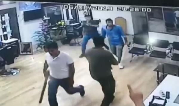 Yer Diyarbakır! Duvarı kırıp dışarı çıkarttıktan sonra öldüresiye dövdüler - Resim: 2