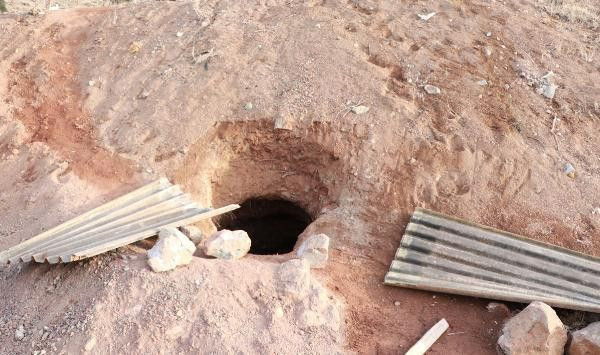 Adana'da FETÖ'cü şahıs dağ yamacında kazdığı çukurda yakalandı! - Resim: 3