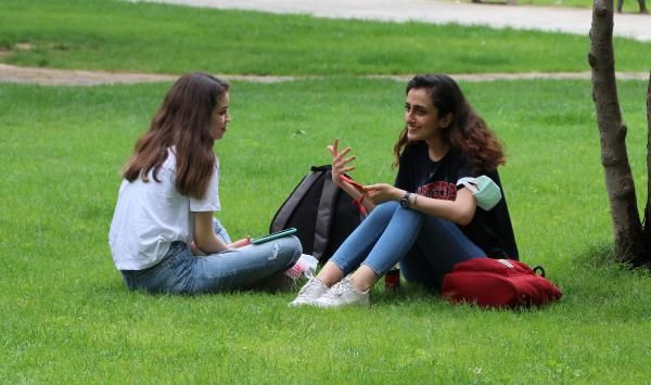 Termometre 41 dereceyi gösterdi! Adanalılar koronavirüsü unutup parklara akın etti - Resim: 2