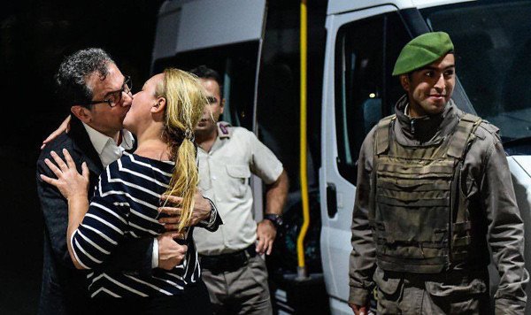 Mahmut Tanal Kadri Gürsel'in eşiyle öpüştüğü anı anlattı - Resim: 1