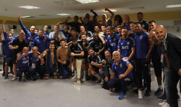 Fenerbahçe'de Emre Belözoğlu bilmecesi! O karede neden yok - Resim: 0