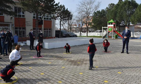 Milli Eğitim Bakanı Ziya Selçuk'tan flaş yüz yüze eğitim açıklaması! Riskli illerde valiler karar verecek - Resim: 0