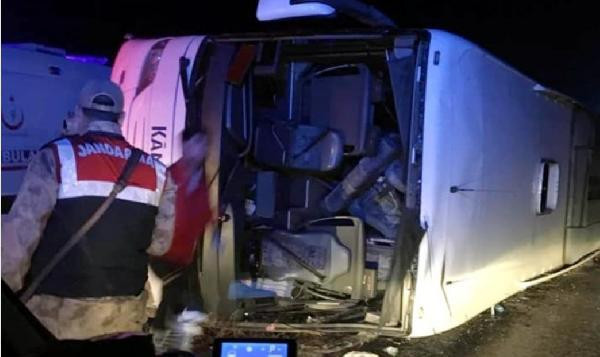 Kahramanmaraş'ta yolcu otobüsü devrildi! Ölü ve yaralılar var - Resim: 3