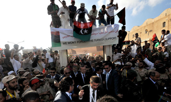 Erdoğan'ı alnından öptü - Resim: 4