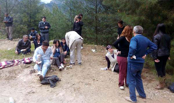 Yolcu otobüsü devrildi: 3 ölü - Resim: 1