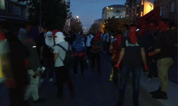 Gazi Mahallesi savaş alanına döndü - Resim: 1