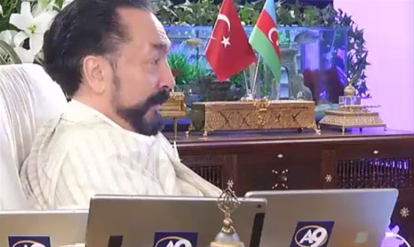 Adnan Oktar'dan kadınlara dekolte tavsiyesi - Resim: 1