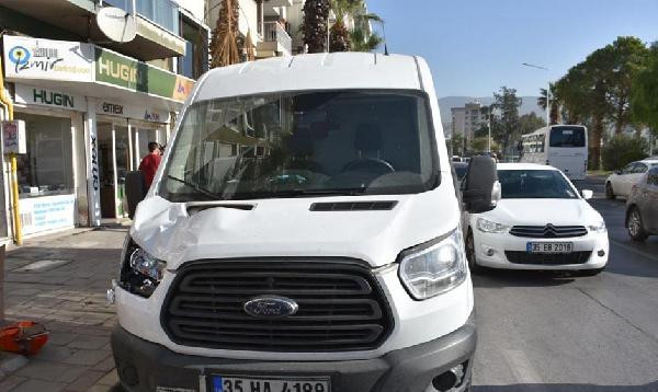 Kuşlara yem vermeye giderken kamyonet çarptı - Resim: 2