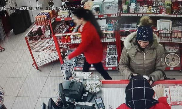 Çocuklarını tırnakçılığa alıştırırken yakalandılar - Resim: 4