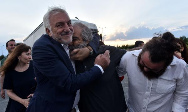 Mehmet Altan cezaevinden çıktı! - Resim: 1