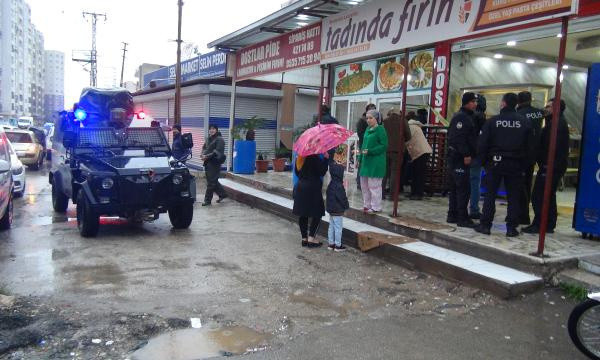 Dehşet!  Fırıncı iş yerinde başından vuruldu evi kurşunlandı - Resim: 0