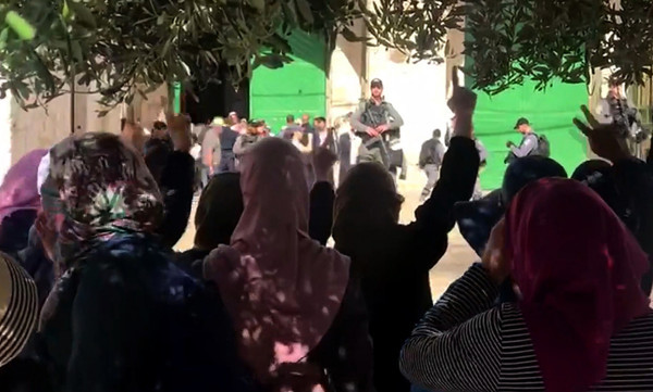 Fanatik Yahudilerden Mescid-i Aksa'ya baskın - Resim: 0