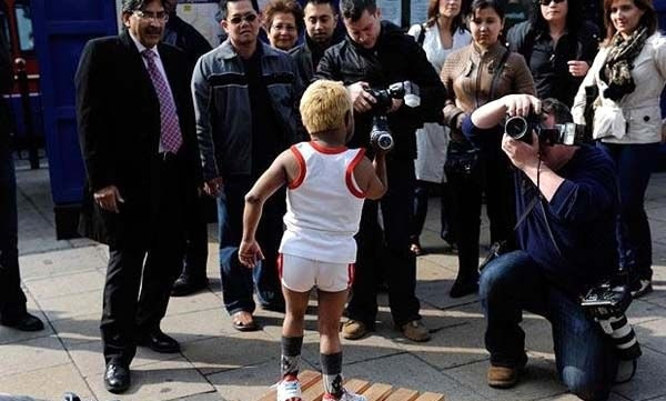 Dünyanın en kısa adamı ama bakın ne yapıyor? - Resim: 4