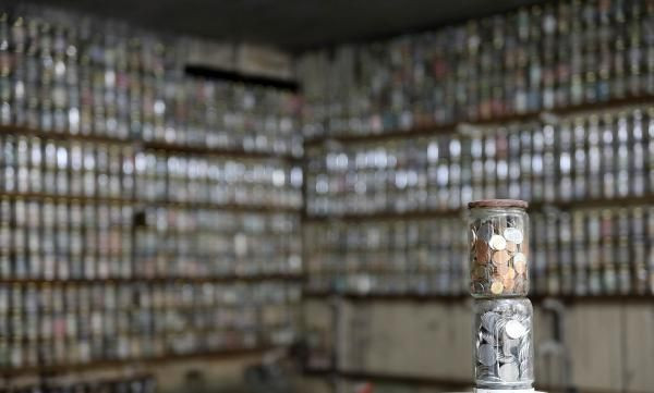 Koronavirüse karşı müzesindeki 4 ton parayı dezenfekte etti - Resim: 1