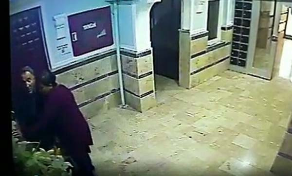 Böyle çakallık görülmedi! Cinsel organına dokun köşeyi dön - Resim: 1