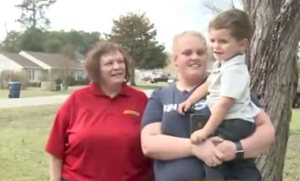 3 yaşındaki çocuk bir anda tuhaf sesler çıkarıp koşmaya başladı  - Resim: 2