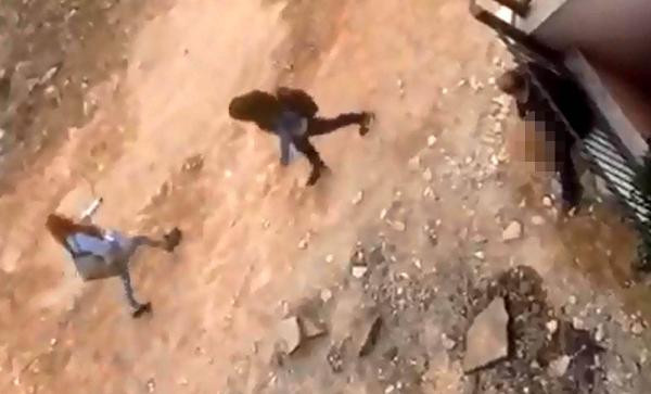 Sapığın cüretine bak! Kız yurdunun önünde iğrenç olay! - Resim: 1