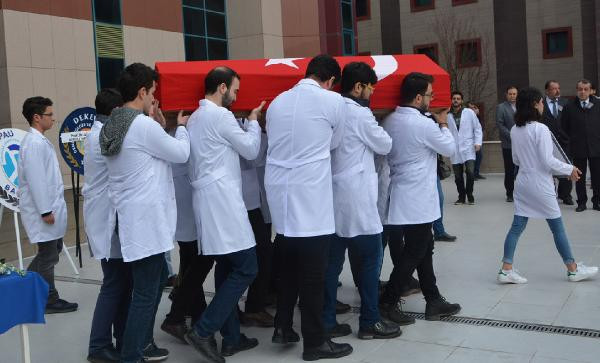 En sıradışı cenaze! Profesörü mezara gömmek yerine...  - Resim: 2