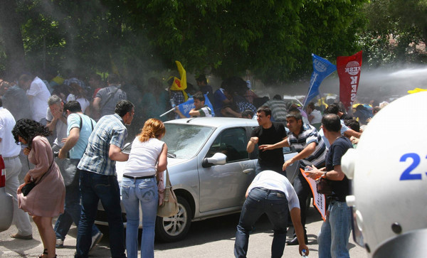 Memur eylemi savaş alanına döndü - Resim: 3