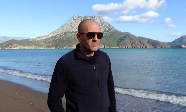 Antalya'da benzerliği hayatını değiştirdi gören fotoğraf çektiriyor! Beyazıt Öztürk'e çıkmıştı - Resim: 2