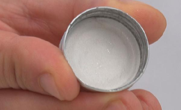 Cam şişelerdeki metal kapaklarda Alzheimer riski! Kritik uyarı - Resim: 0