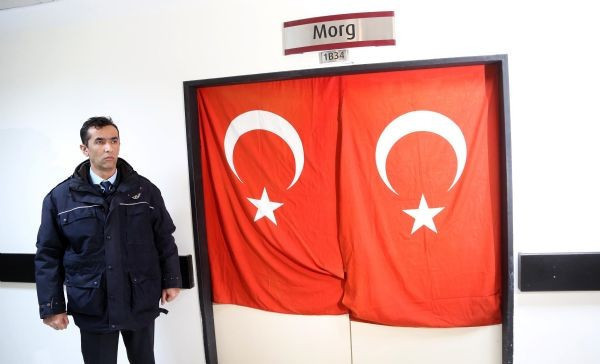 En acı kare! Şehit sevgilisi için morgun kapısından ayrılmadı - Resim: 4