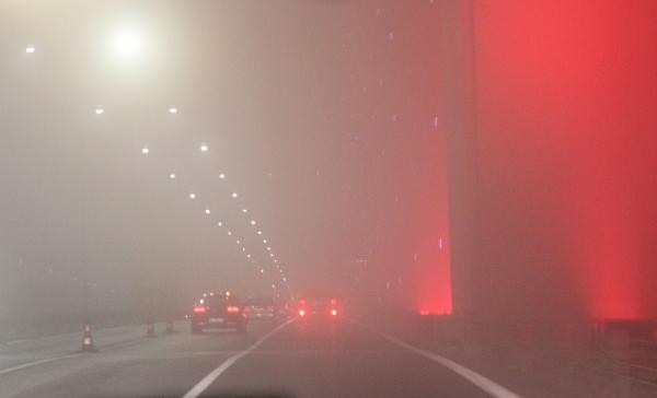 İstanbul'da göz gözü görmüyor Şehitler Köprüsü kayboldu! - Resim: 2