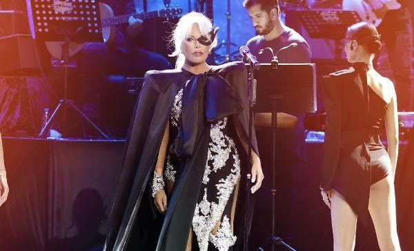 Ajda Pekkan Harbiye sahnesini salladı! Fotoğraflarını photoshop yaptırarak servis etti - Resim: 1