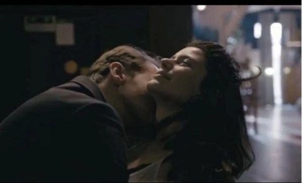 Beren Saat'in Metin Akdülger'le sevişme sahneleri yüzünden Yeni Akit bakın ne yazdı - Resim: 2