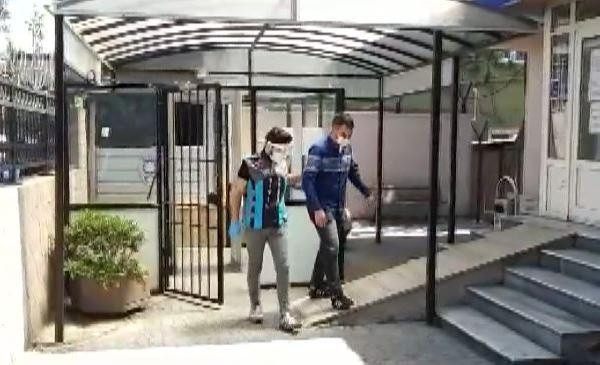 Trafikte karpuz yiyen sürücü yakalandı - Resim: 0