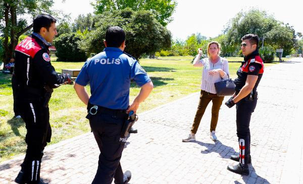 Otobüstekilere 'Türkleşmeyin barbarsınız' diyen kadın hakkında karar verildi - Resim: 0