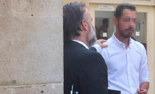 Boşandığı eşiyle barışma isteği reddedilince ailesine çıplak fotoğraflarını yaydı! - Resim: 3