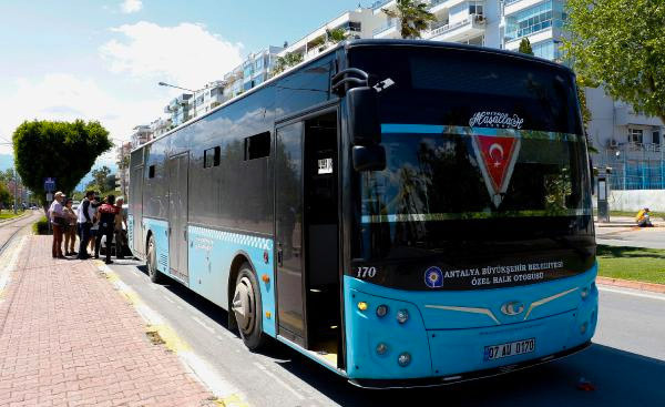 Otobüstekilere 'Türkleşmeyin barbarsınız' diyen kadın hakkında karar verildi - Resim: 1